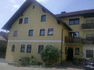 Ehemaliges landwirtschaftliches Anwesen mit Wohn- und Gasthaus