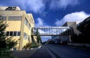 ARCO 1990 - Neubau 2 mit Brücke.jpg