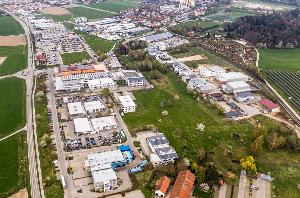 Blick auf das Gewerbegebiet Lindach in Burghausen.