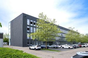 2_SE Park Rückansicht Parkplatz.jpg